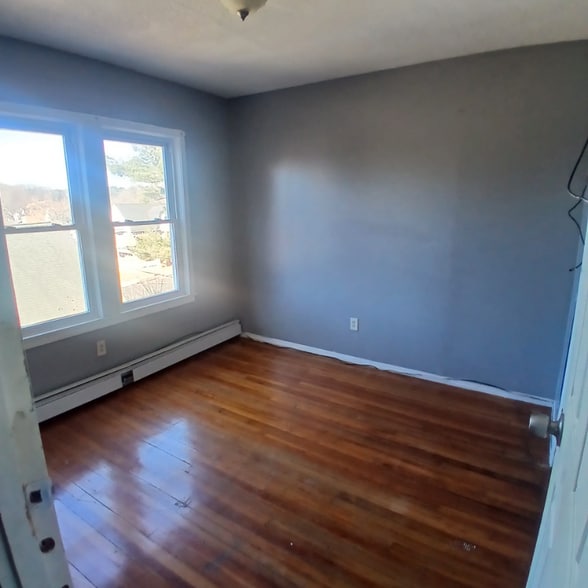 Building Photo - 490 Edgewood St