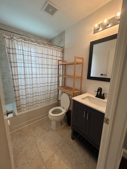 2nd floor full bathroom #2 - 324 Cross St