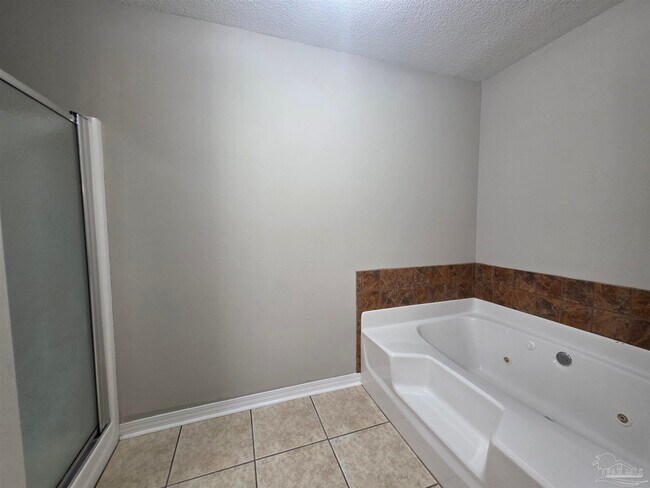 Building Photo - 6913 Hanover Ct