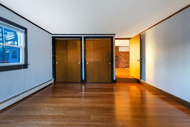 Building Photo - 381 Littlefield Rd