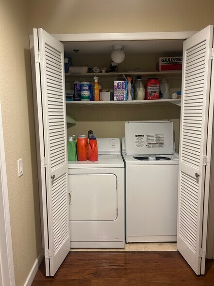 Building Photo - 5649 Lake Park Way