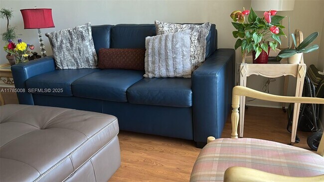 Building Photo - 14211 N Kendall Dr