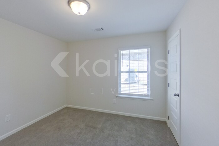 Building Photo - 781 Park Ln