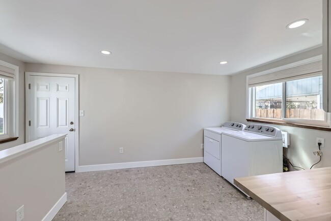 Building Photo - Bright, Modern Living in the Heart of Berk...