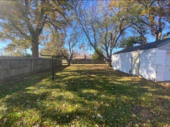 Building Photo - Charming 2-bedroom, 1 bathroom home.