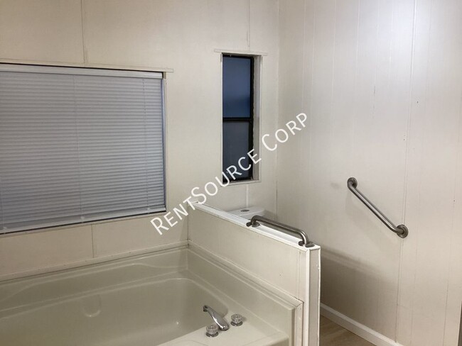 Building Photo - San Bernardino County Rental located in Ne...