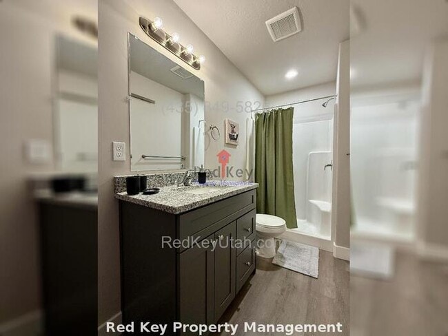 Building Photo - Adobe Rock Dr. Fully Furnished