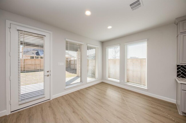 Building Photo - 29819 Breezy Pnes Lp