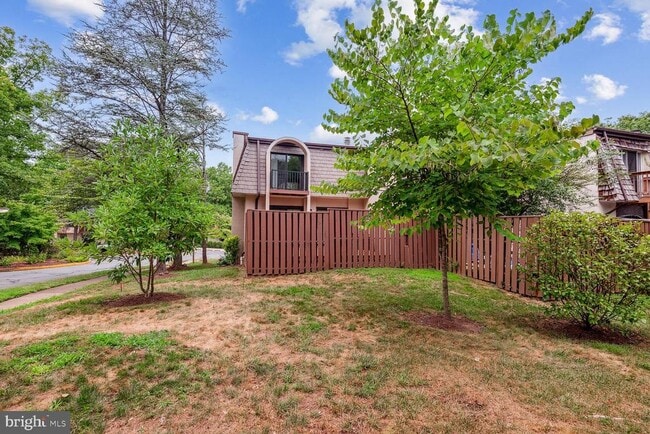 Building Photo - 1635 Valencia Way