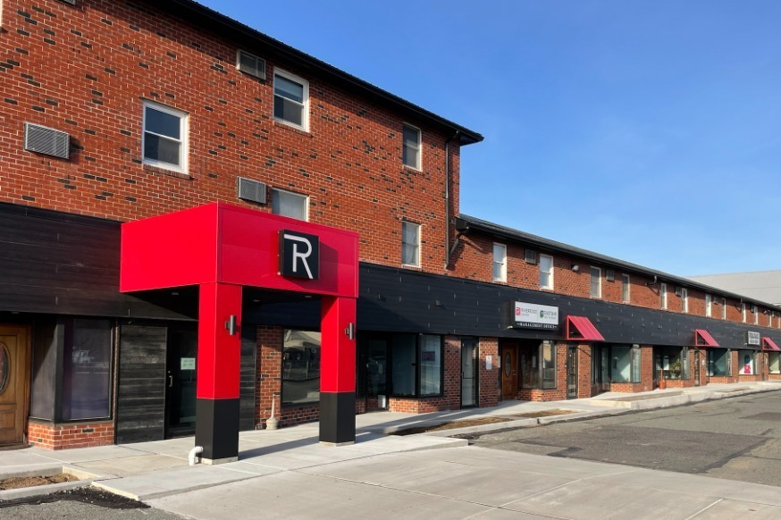 Primary Photo - Riveredge Square Apartments