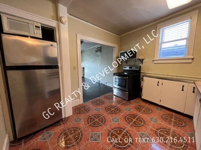 Building Photo - 532-534 Crescent Blvd