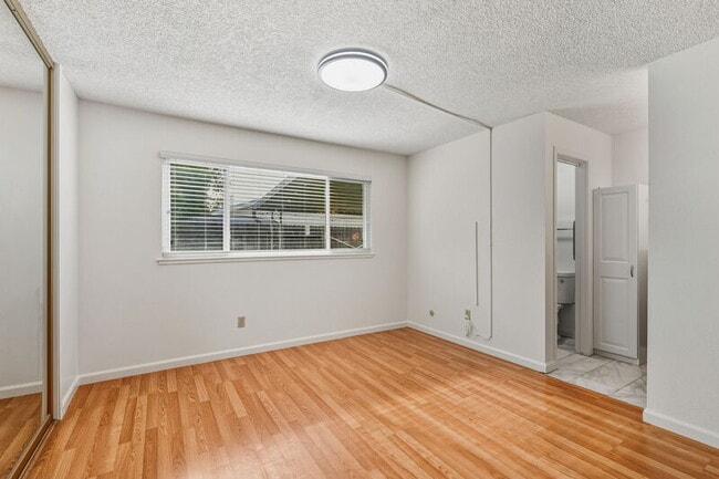 Building Photo - 10028 Biscanewoods Way