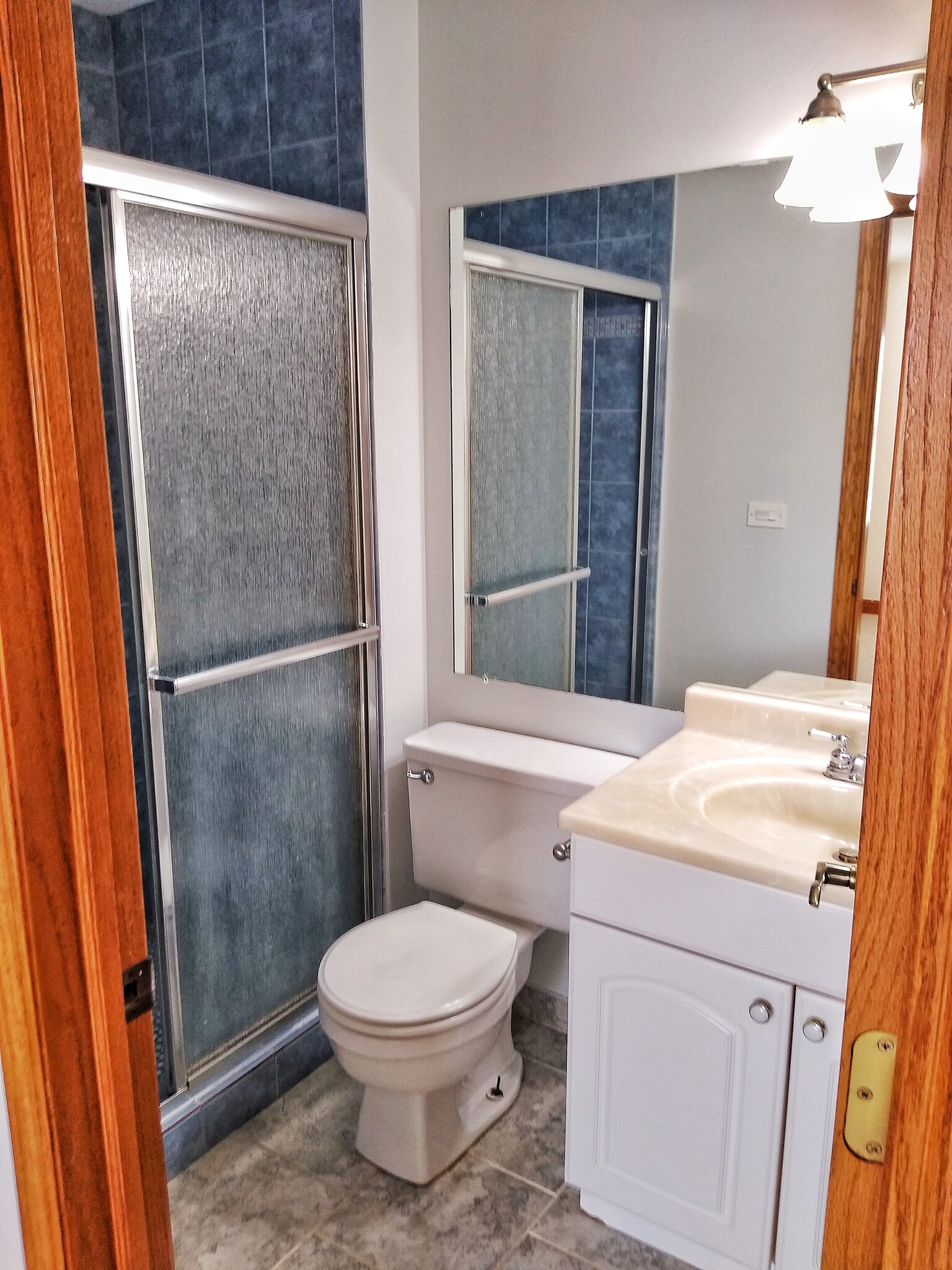 Building Photo - 220 Oak Knoll Ct