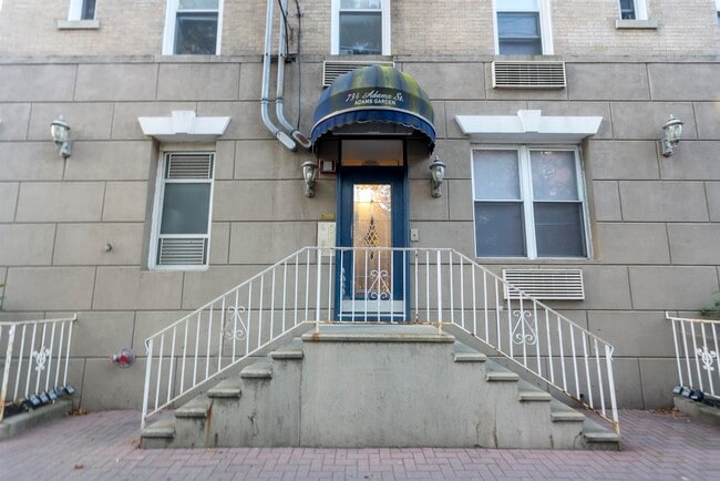 Building Photo - 734 Adams St