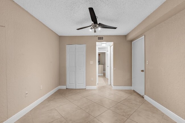 Building Photo - 2831 N Oakland Forest Dr