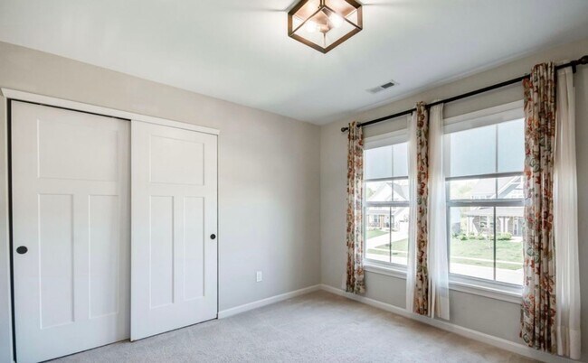 Building Photo - 15911 Long Meadow Way