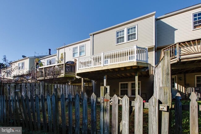 Building Photo - 7805 Edmunds Way