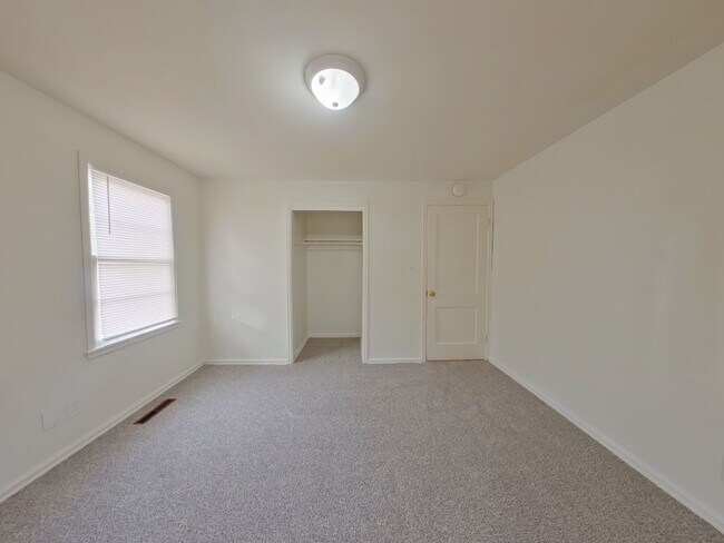 Building Photo - 3 Bedroom Home