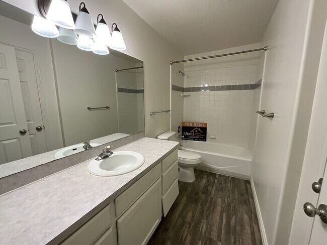 Building Photo - 4 Bedroom 2 1/2 Bath Home Oversized 2 Car ...