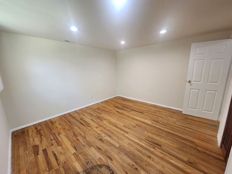 Building Photo - 13416 Tamarack Rd