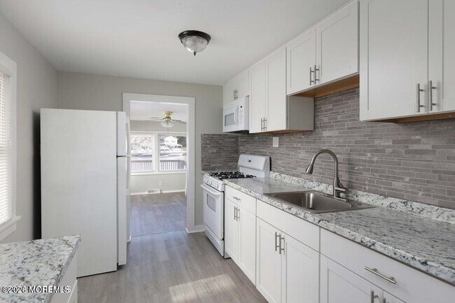 Building Photo - 1423 Holmes Ave