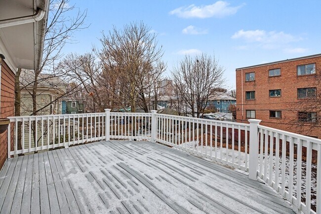 Building Photo - 7 Moraine St