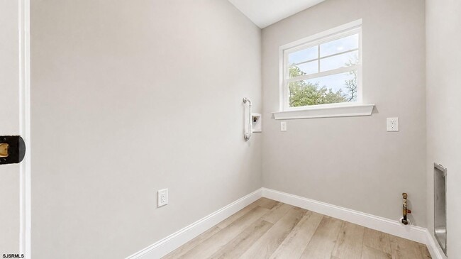 Building Photo - 456 S Nectar Ave