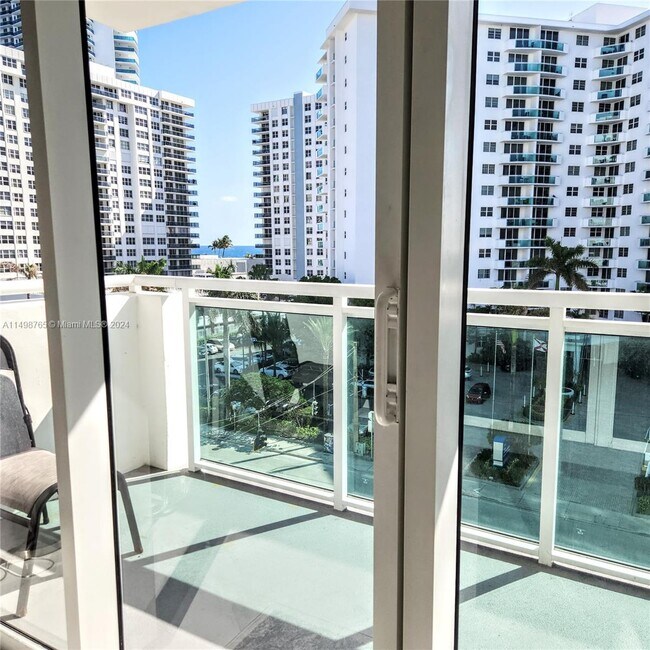 Building Photo - 3000 S Ocean Dr