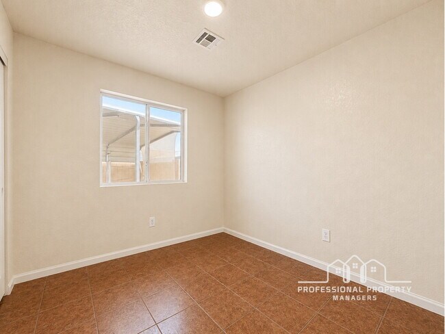 Building Photo - “Cozy 3-Bedroom, 2-Bathroom Home in Desert Oasis”