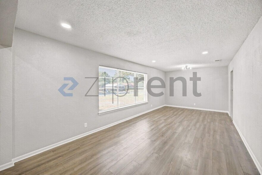 Building Photo - Unit
