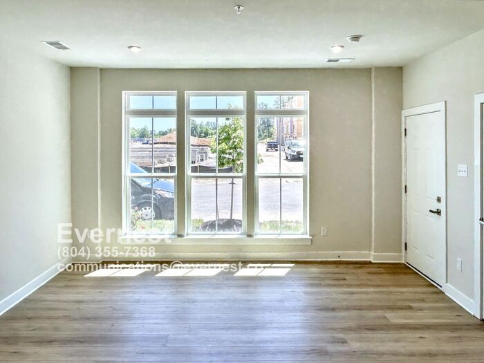 Building Photo - 12112 Calgary Lp