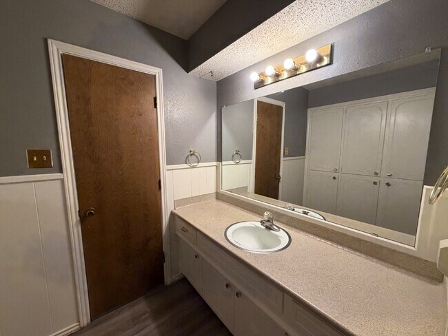 Building Photo - Spacious Home Across the Street from Leftwich Park & Next Block From The Elementary!