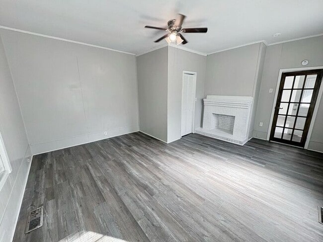 Building Photo - 533 Broadway St