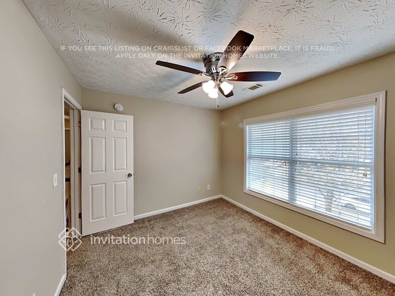 Building Photo - 235 Laurelton Cir