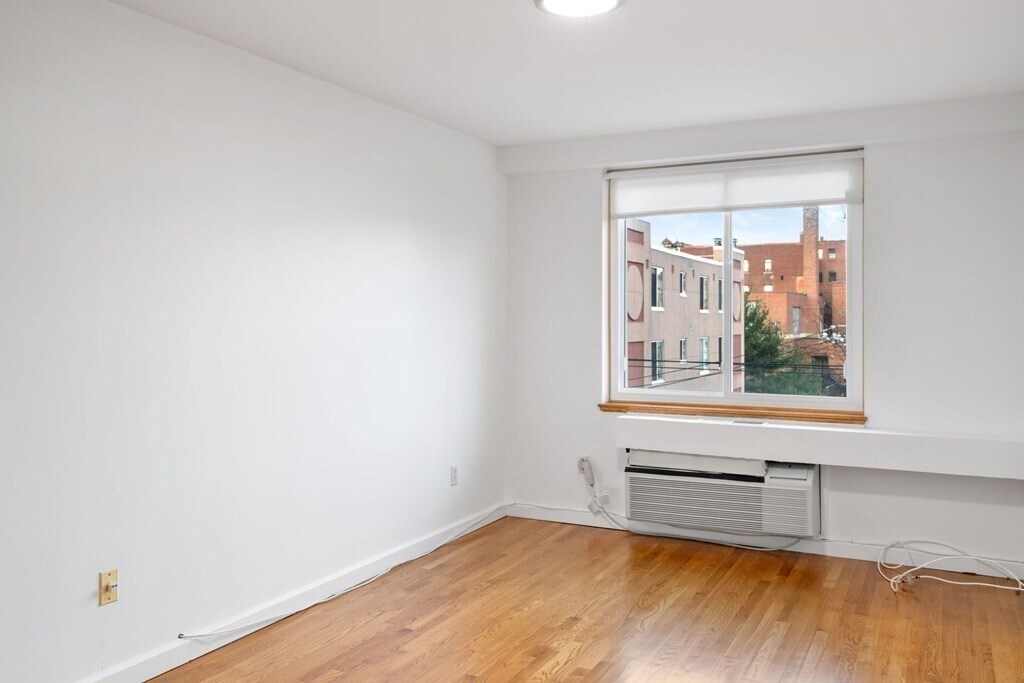 Building Photo - 332 Franklin St