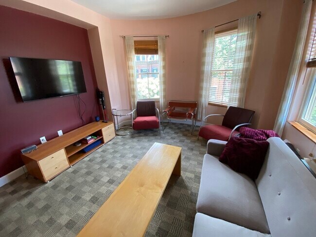 Building Photo - 113 W Dedham St