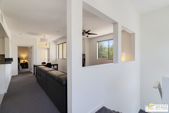 Building Photo - 870 E Palm Canyon Dr