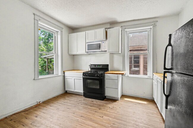 Building Photo - 3630 Hydraulic Ave
