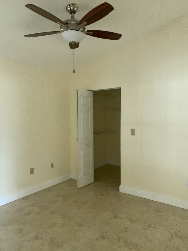 Building Photo - 2841 N Oakland Forest Dr