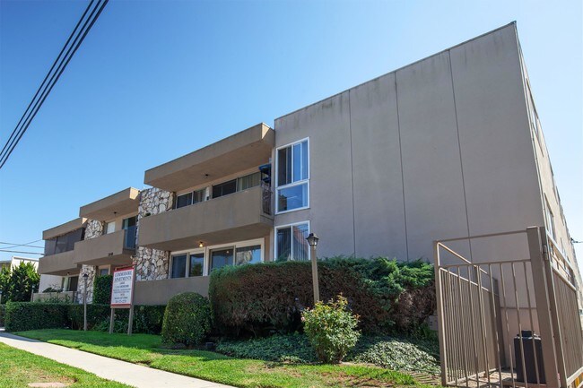 Building Photo - 3848-3858 W 226th St