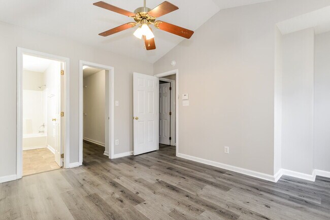 Building Photo - 1623 Oak Knoll Ln