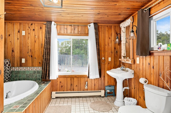 Building Photo - 278 Scenic Dr FURNISHED 4 BR On Lk