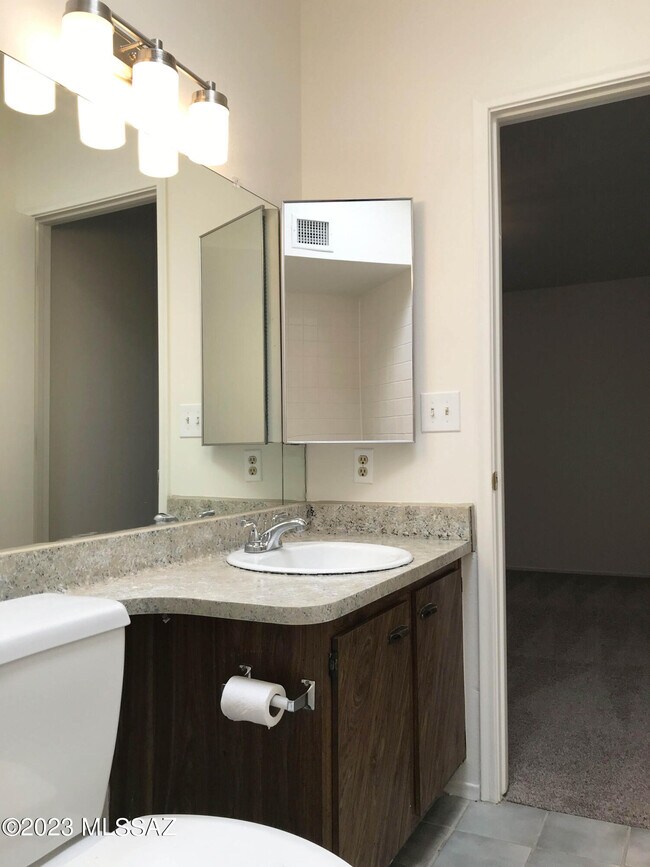 Building Photo - 7800 N Nicole Pl
