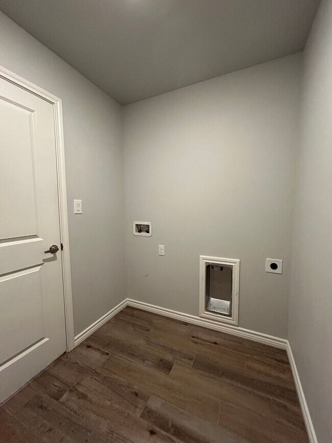 Building Photo - 2032 Twin Falls Dr