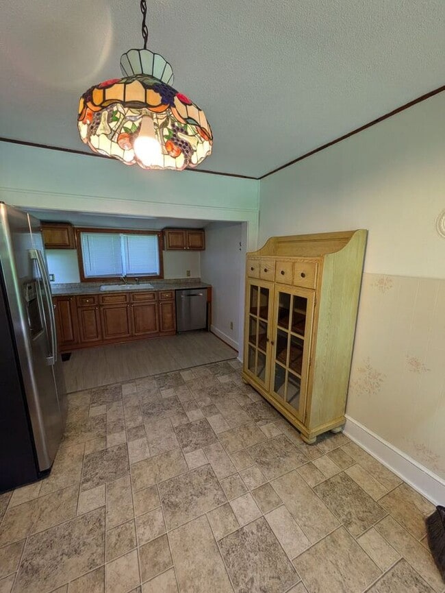 Building Photo - 1BD/2BA Single Family Home in Hickory!