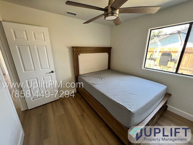 Building Photo - 1542 Del Mar Rd