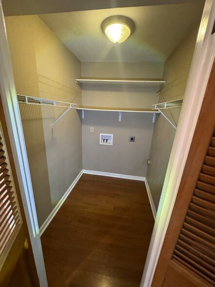 Building Photo - 4914 Durbin Ave