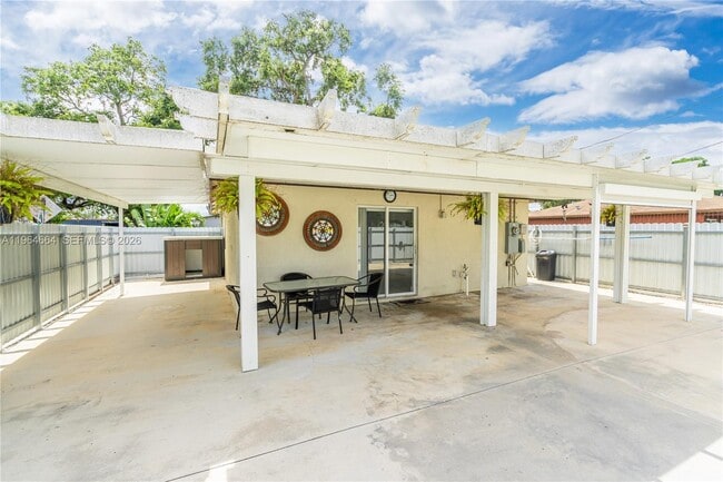 Building Photo - 3175 NW 43rd St