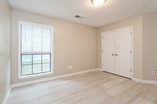 Building Photo - 4670 Shadow Tree Cove