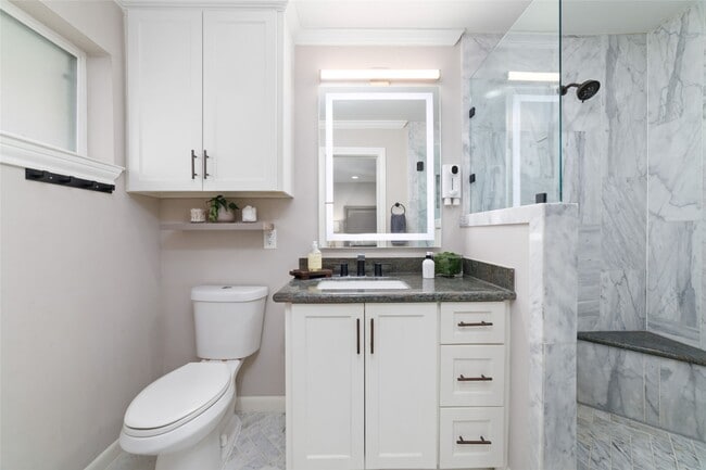 Building Photo - 10607 Chimney Rock Rd